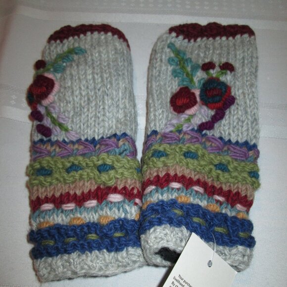 🌸🪶☮️Handcrafted Flower Embroidered Fingerless Gloves – Made in Nepal - Picture 2 of 5